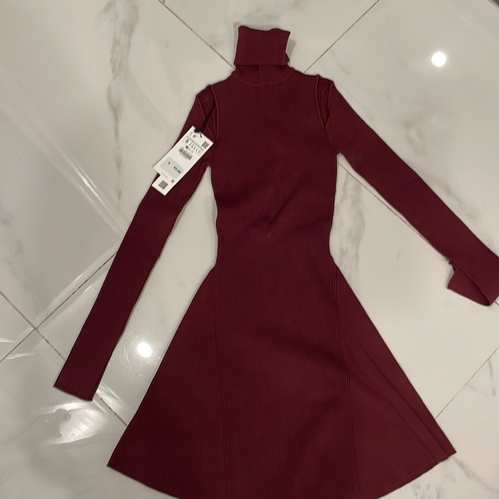 Zara knit dress size small Only used
NEW